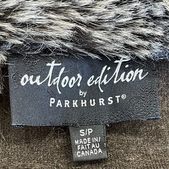 Outdoor Edition by Parkhurst faux fur vest in a size S/P mob wife fur brown - Picture 9 of 15